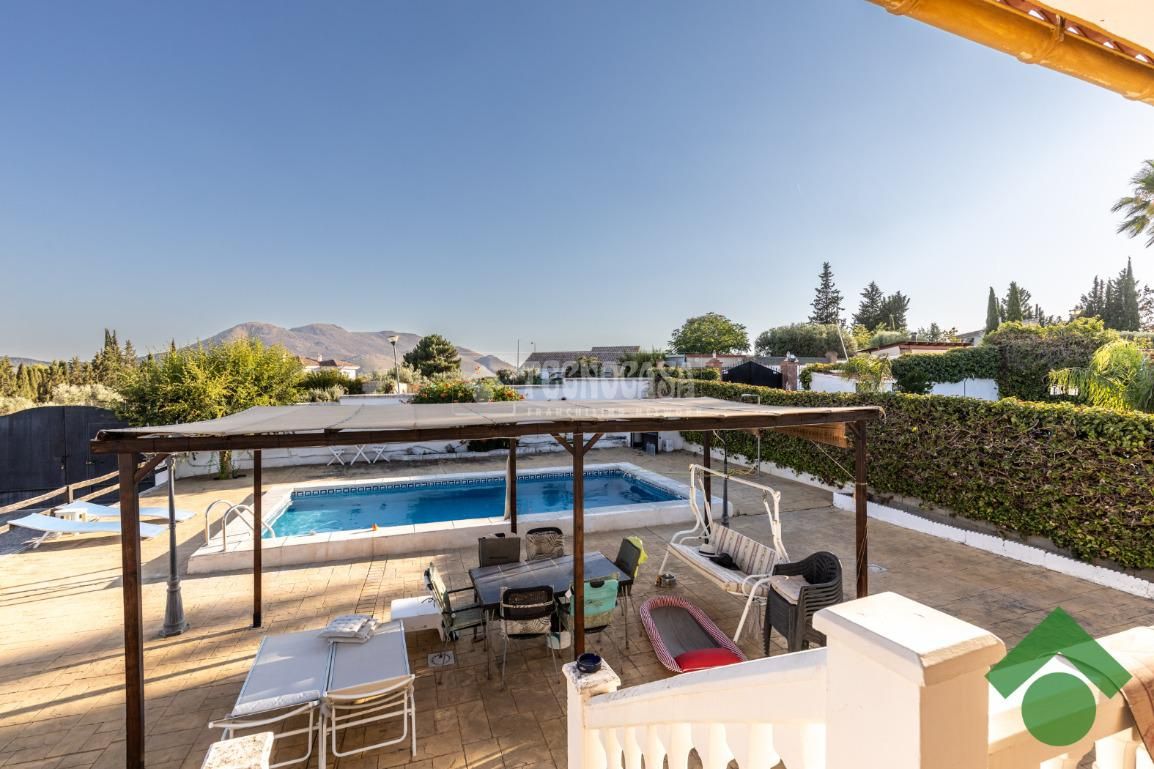 Vista exterior de Casa o xalet en venda en Atarfe amb Terrassa