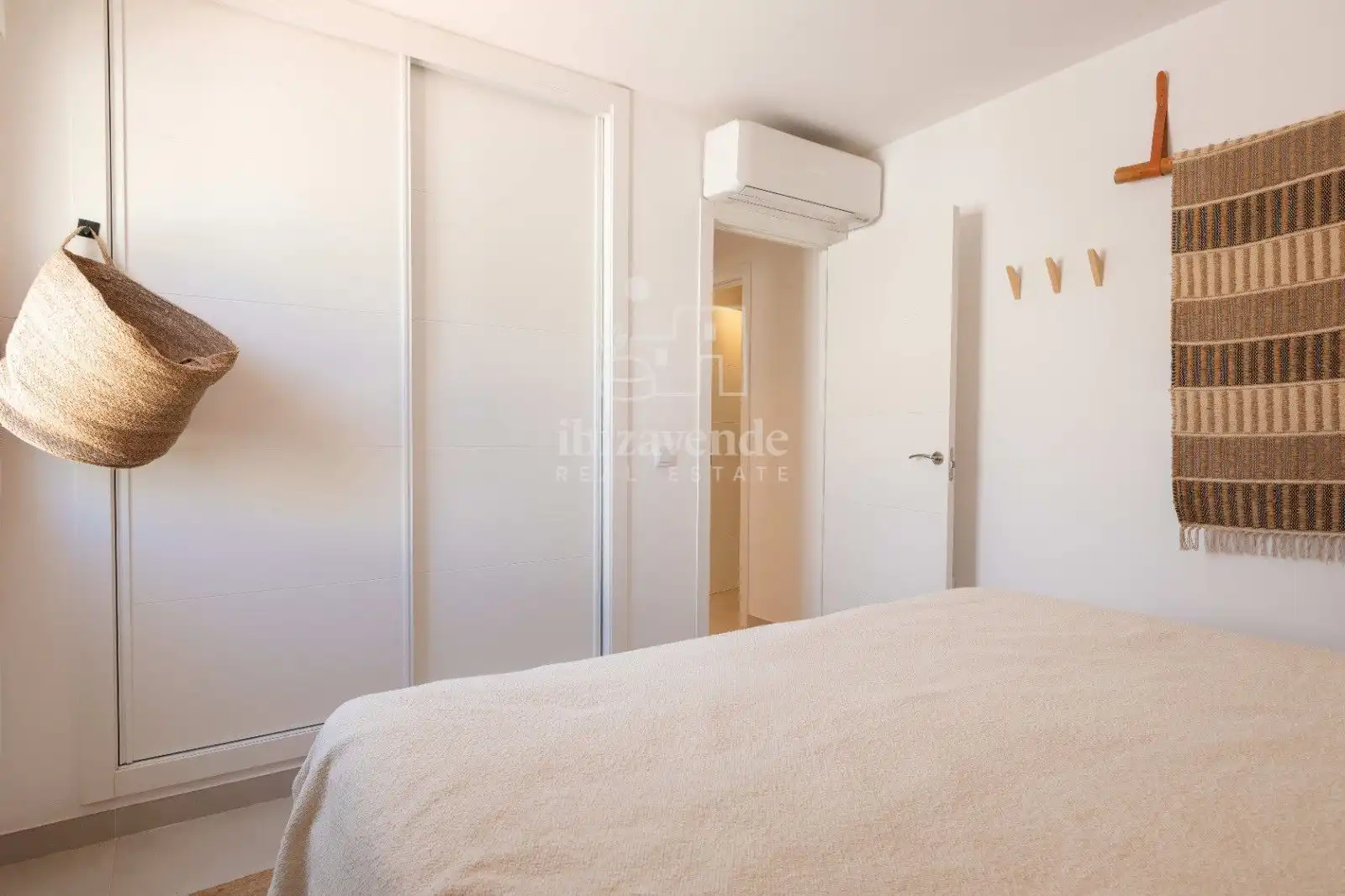 Dormitori de Casa adosada en venda en Santa Eulària des Riu amb Aire condicionat, Terrassa i Moblat
