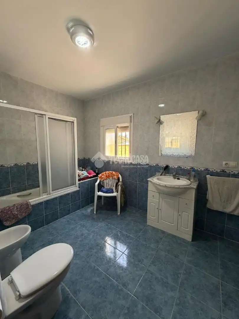 Bathroom of Country homes for sale in Utrera  with Air Conditioner, Heating and Swimming Pool