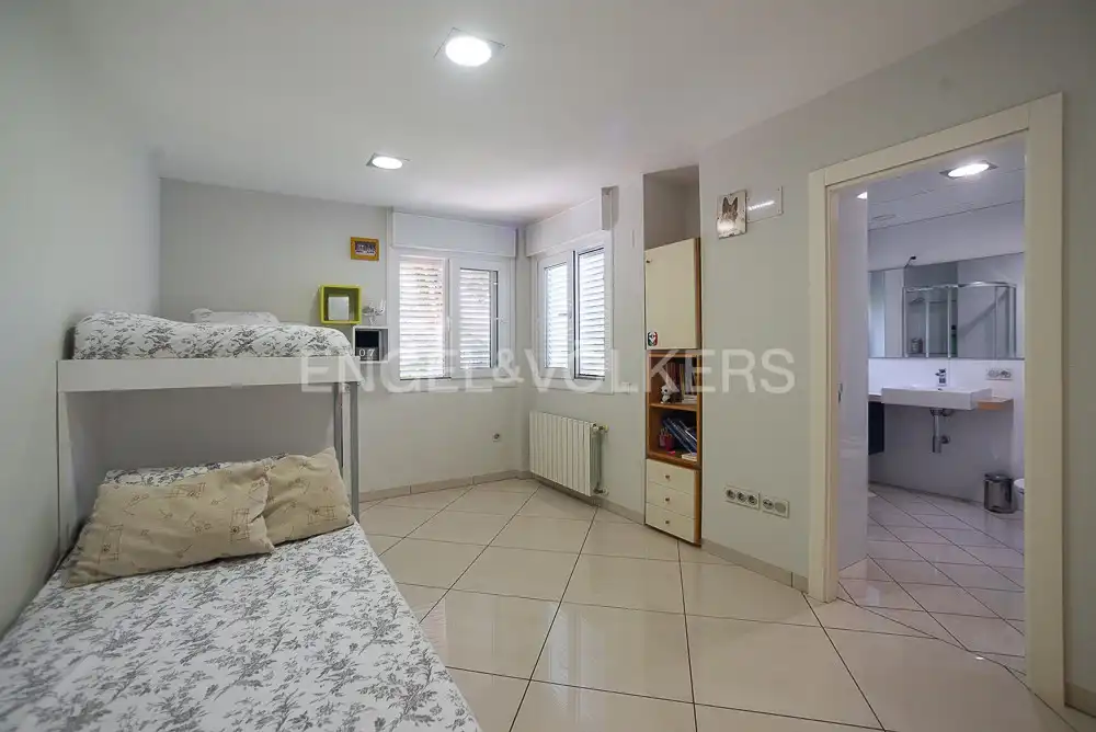 Dormitori de Casa o xalet en venda en Benicasim / Benicàssim amb Calefacció, Jardí privat i Terrassa