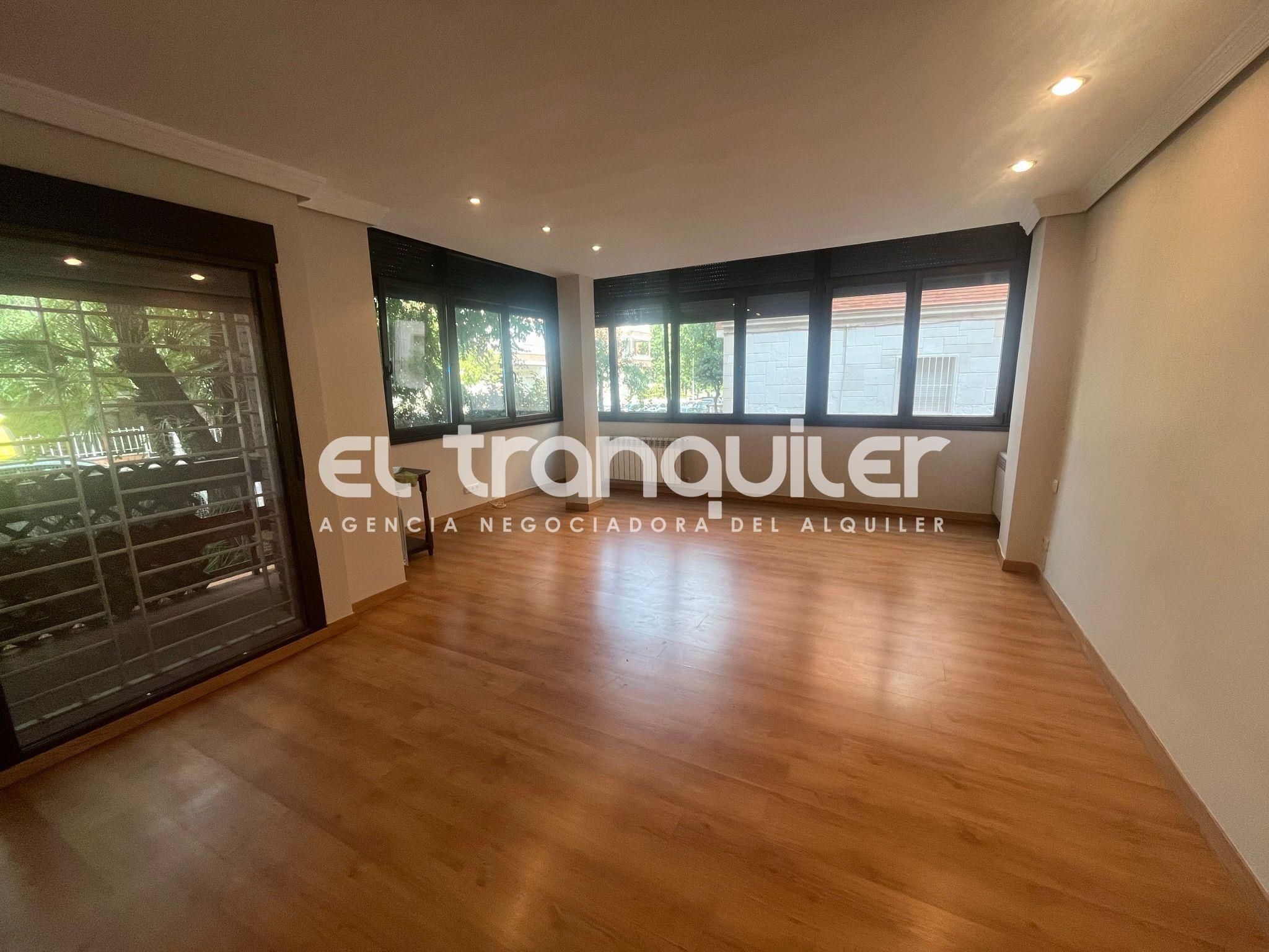 Exterior view of Flat to rent in  Madrid Capital  with Air Conditioner, Terrace and Washing machine