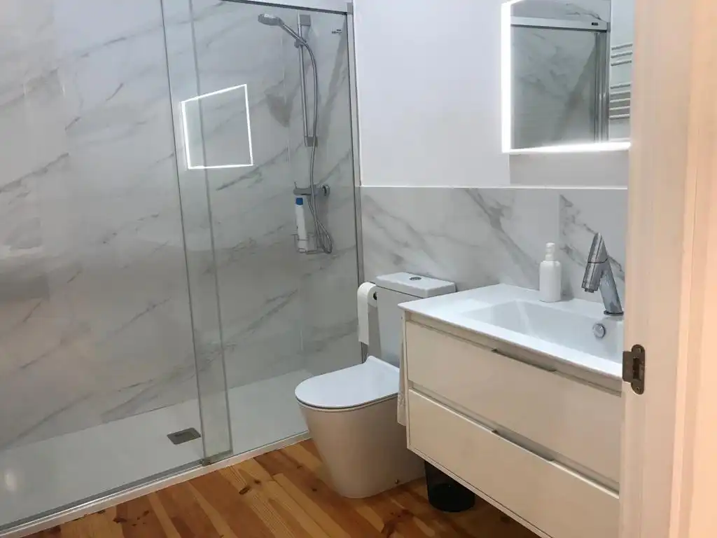 Baño de Apartamento de alquiler en  Pamplona / Iruña con Calefacción, Amueblado y Horno
