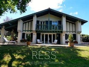 Casa-chalet en Venta en Chemin de Ganixhandibaita en Urrugne