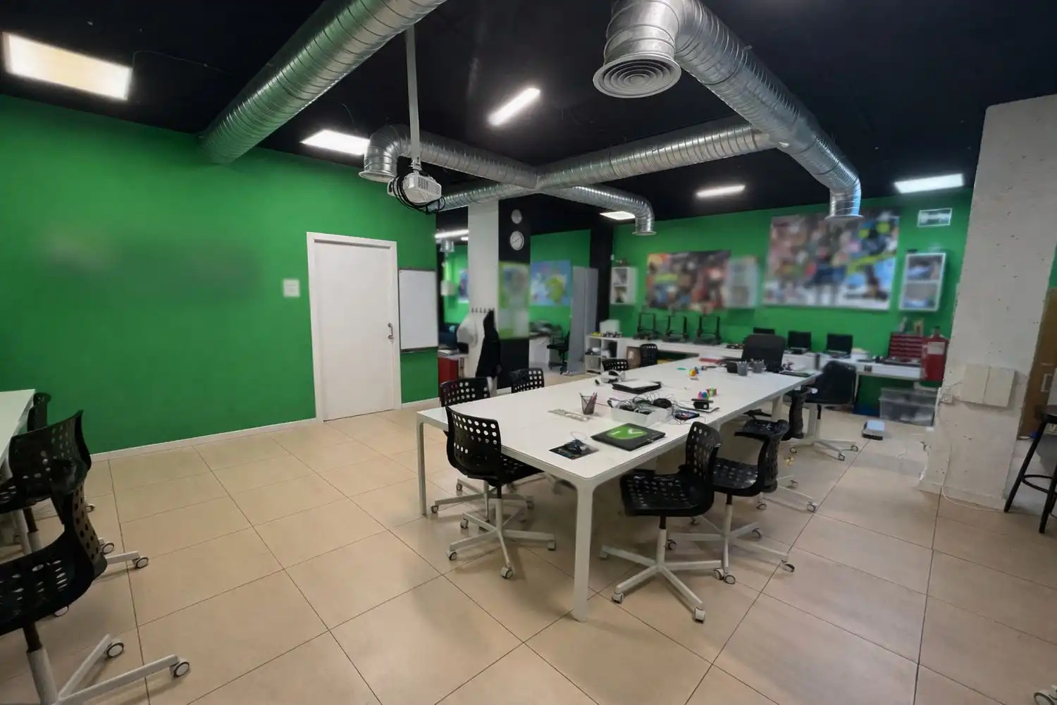 Commercial properties for sale in Alcorcón  with Air Conditioner