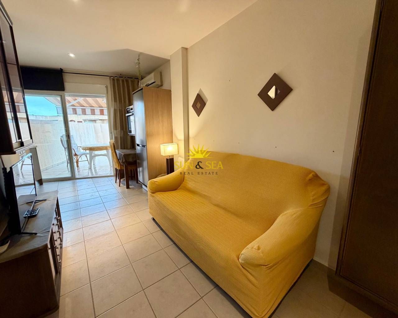 Außenansicht von Wohnung zur Miete in San Pedro del Pinatar mit Klimaanlage, Heizung und Terrasse