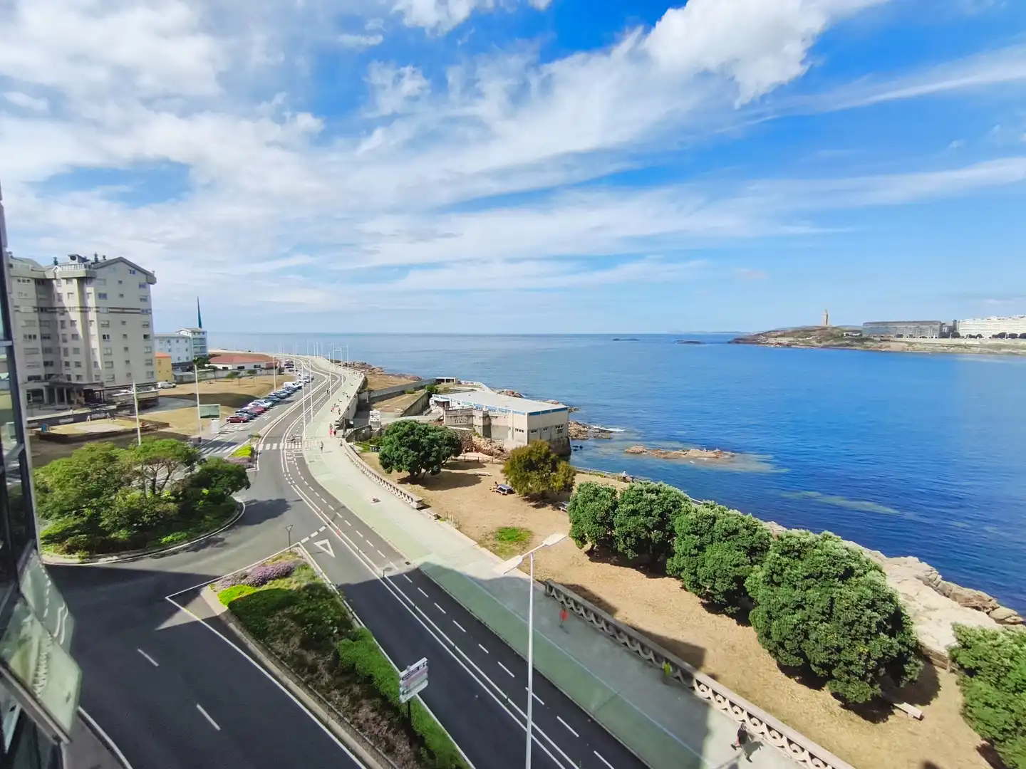 Außenansicht von Wohnung zur Miete in A Coruña Capital  mit Heizung, Parkett und Ofen