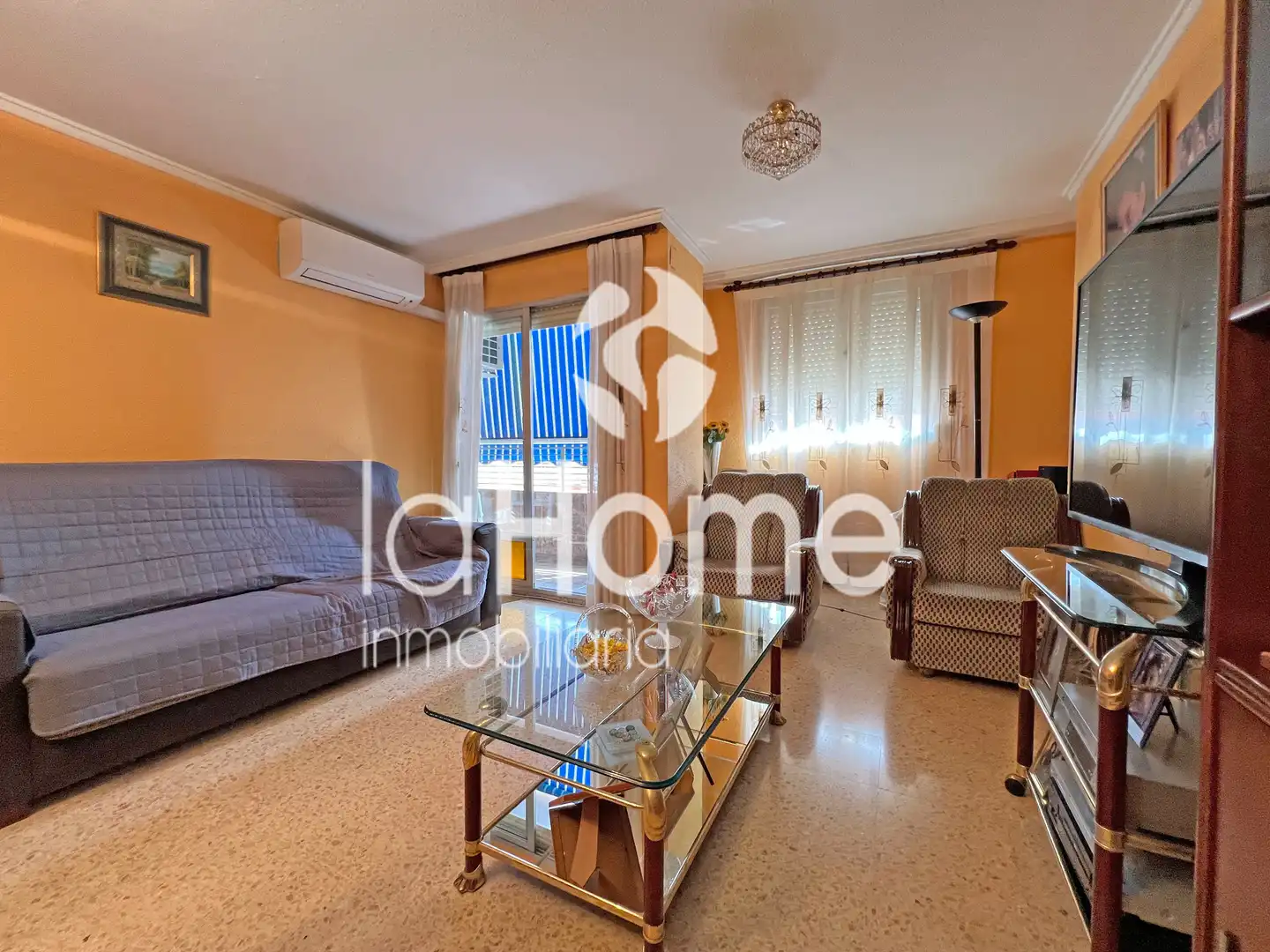Living room of Flat for sale in Paterna  with Air Conditioner, Oven and Balcony