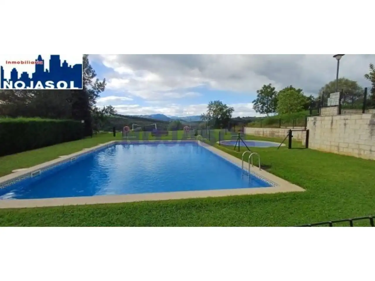 Piscina de Apartamento de alquiler en Meruelo con Parquet, Terraza y Amueblado