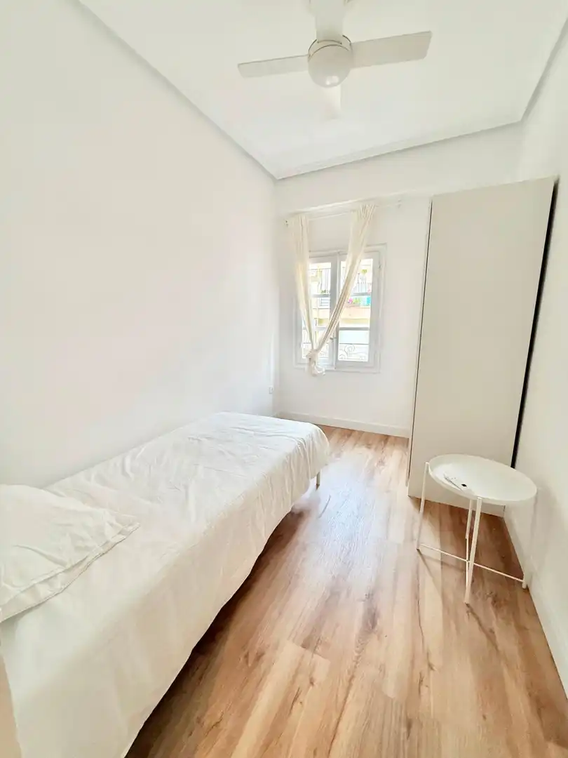 Habitación de Piso de alquiler en Valencia con Calefacción, Parquet y Amueblado