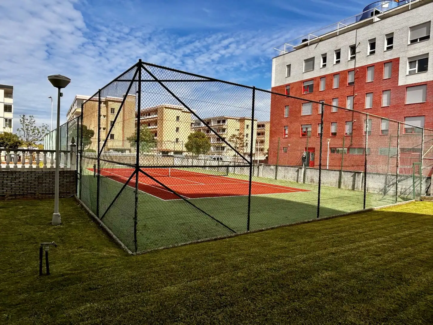 Vista exterior de Pis en venda en Laredo amb Calefacció i Terrassa