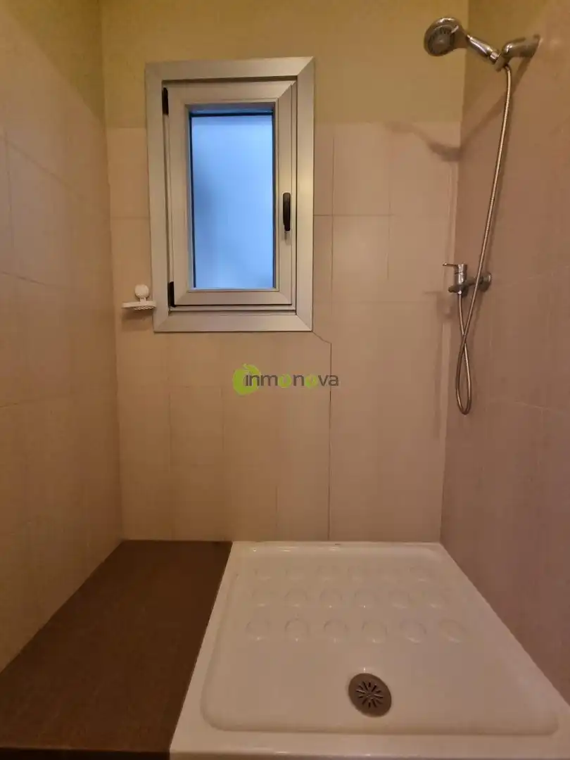 Baño de Piso en venta en Cangas  con Calefacción y Trastero