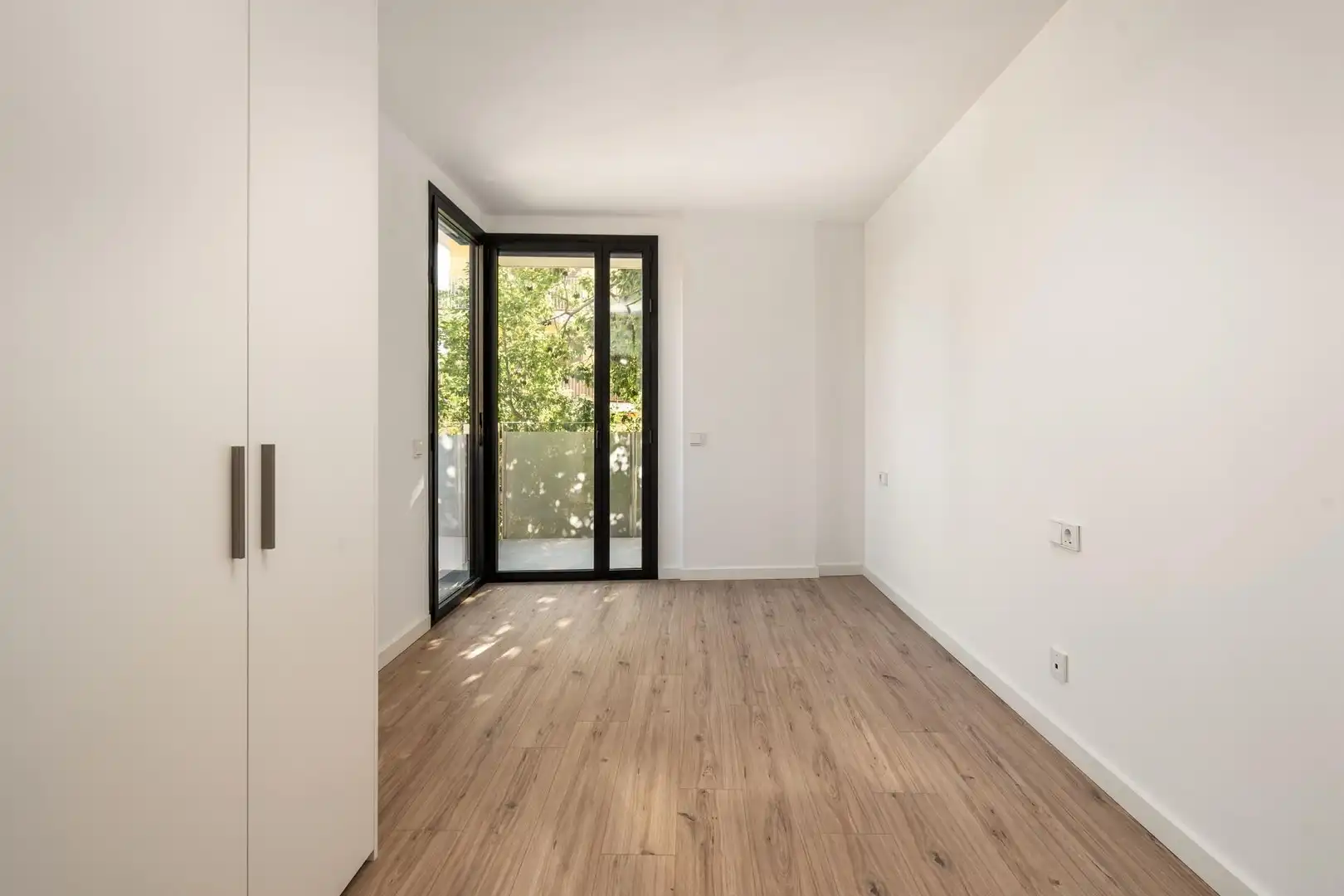 Dormitori de Pis en venda en Badalona amb Aire condicionat, Parquet i Terrassa