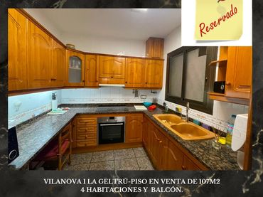 Pis amb balcó en venda a Centre Vila
