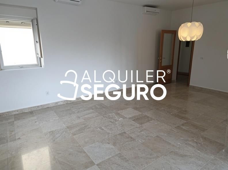 Dormitori de Pis de lloguer en Tomares amb Terrassa, Traster i Piscina