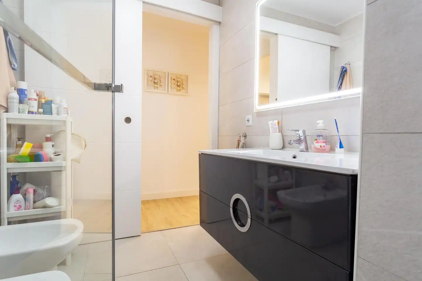 Bathroom of Flat for rent in Bilbao   with Air Conditioner, Terrace and Furnished