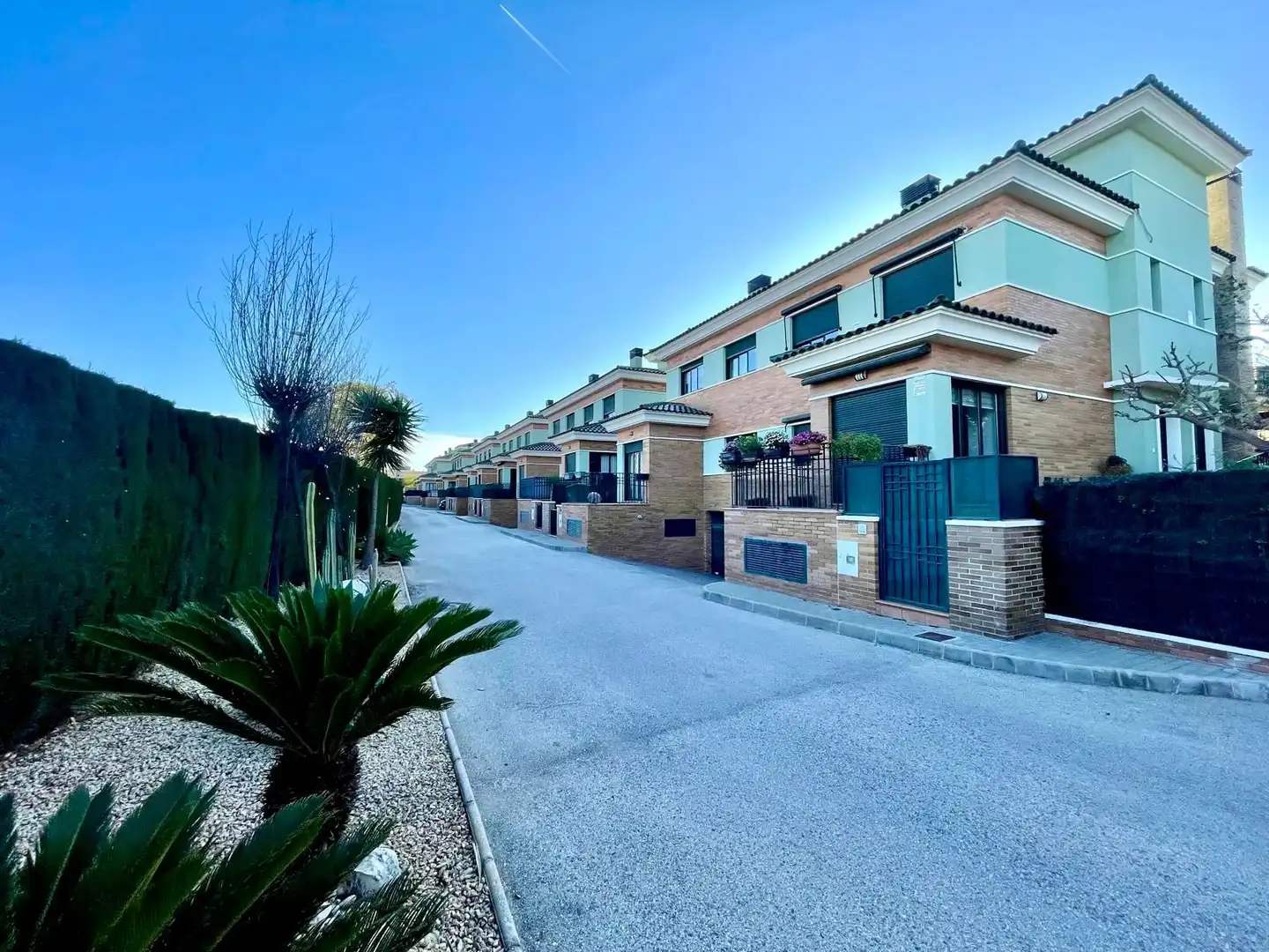 Vista exterior de Casa o xalet en venda en Mutxamel amb Aire condicionat, Calefacció i Jardí privat