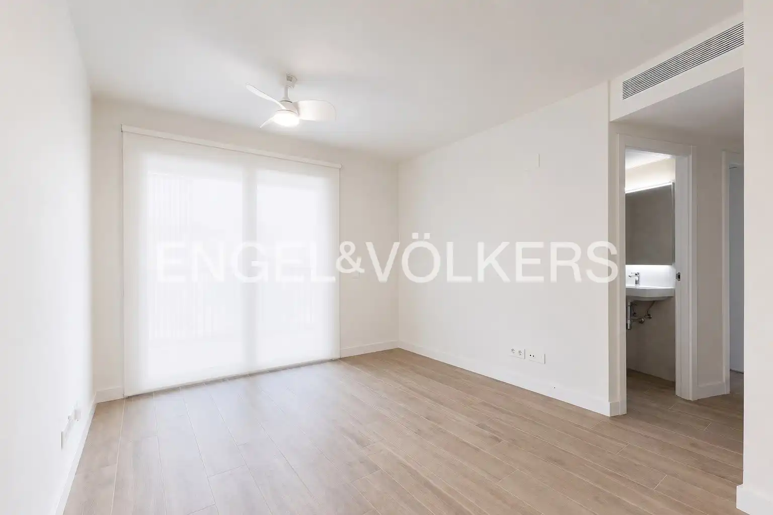 Living room of Flat for rent in Valencia  with Air Conditioner, Heating and Parquet flooring