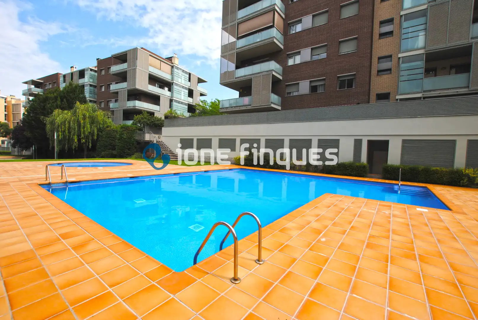 Schwimmbecken von Wohnung zum Verkauf in Sant Cugat del Vallès mit Heizung, Privatgarten und Terrasse