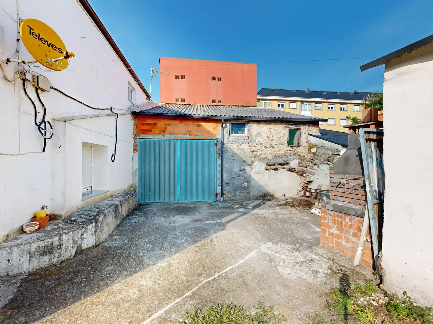 Vista exterior de Casa o xalet en venda en Foz amb Calefacció, Jardí privat i Terrassa