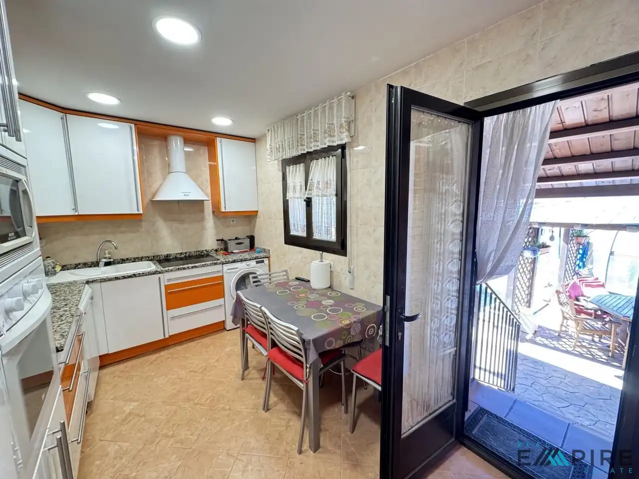 Cuina de Casa o xalet en venda en Serranillos del Valle amb Aire condicionat, Calefacció i Jardí privat