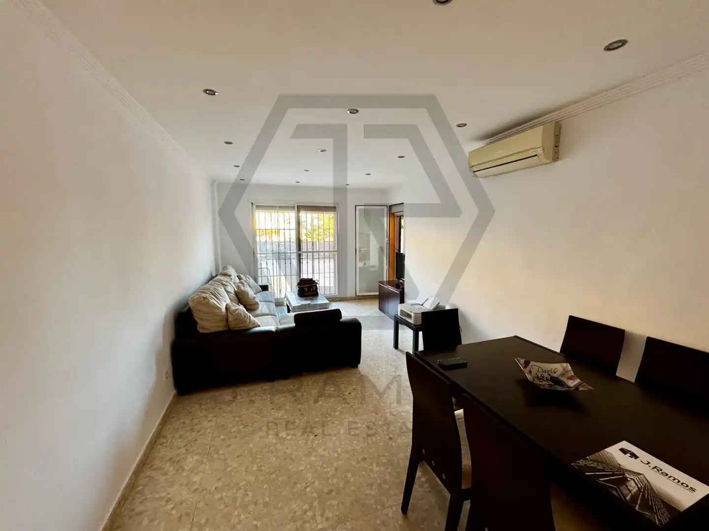 Piso con piscina en venta en Pintor Antonio Valdes, imagen 2