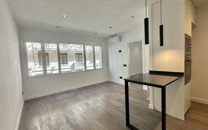 Living room of Flat for sale in  Madrid Capital  with Air Conditioner, Heating and Parquet flooring