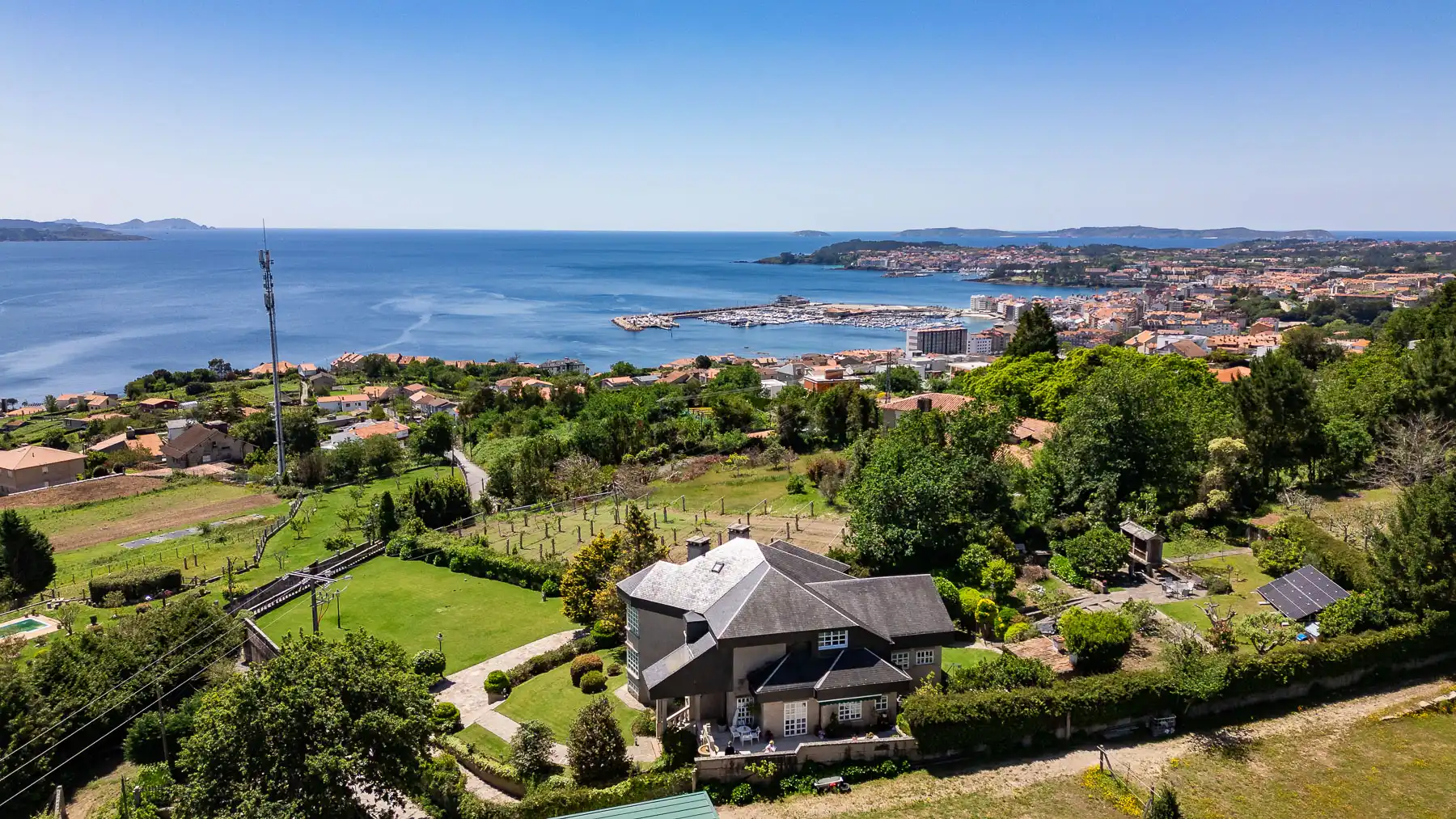 Vista exterior de Casa o chalet en venta en Sanxenxo con Amueblado