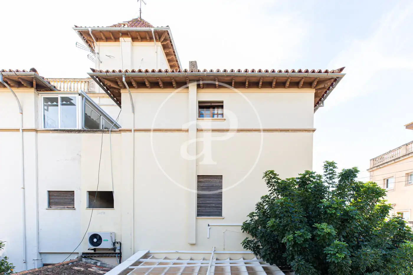Houses for sale in Carrer de Victorio Luzuriaga, Sant Agustí