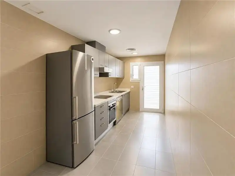 Cocina de Piso de alquiler en  Palma de Mallorca con Aire acondicionado, Terraza y Piscina comunitaria