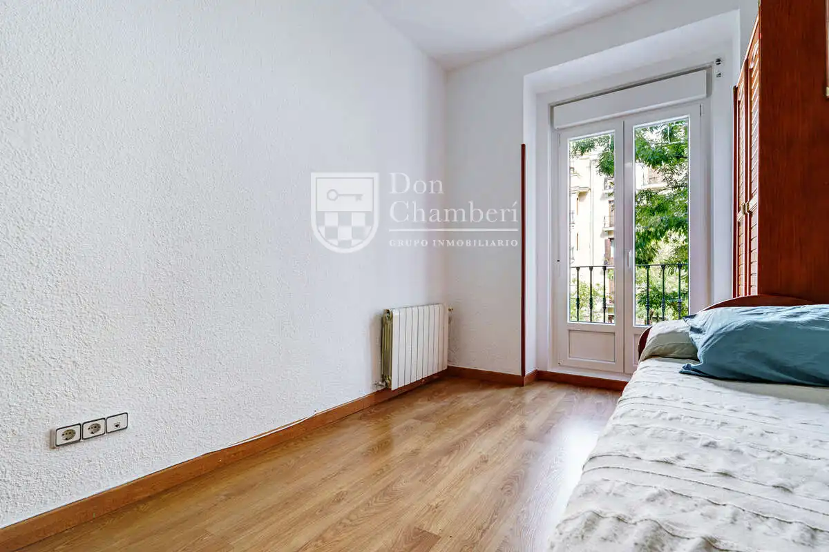 Habitación de Piso de alquiler en Madrid con Calefacción, Amueblado y Horno