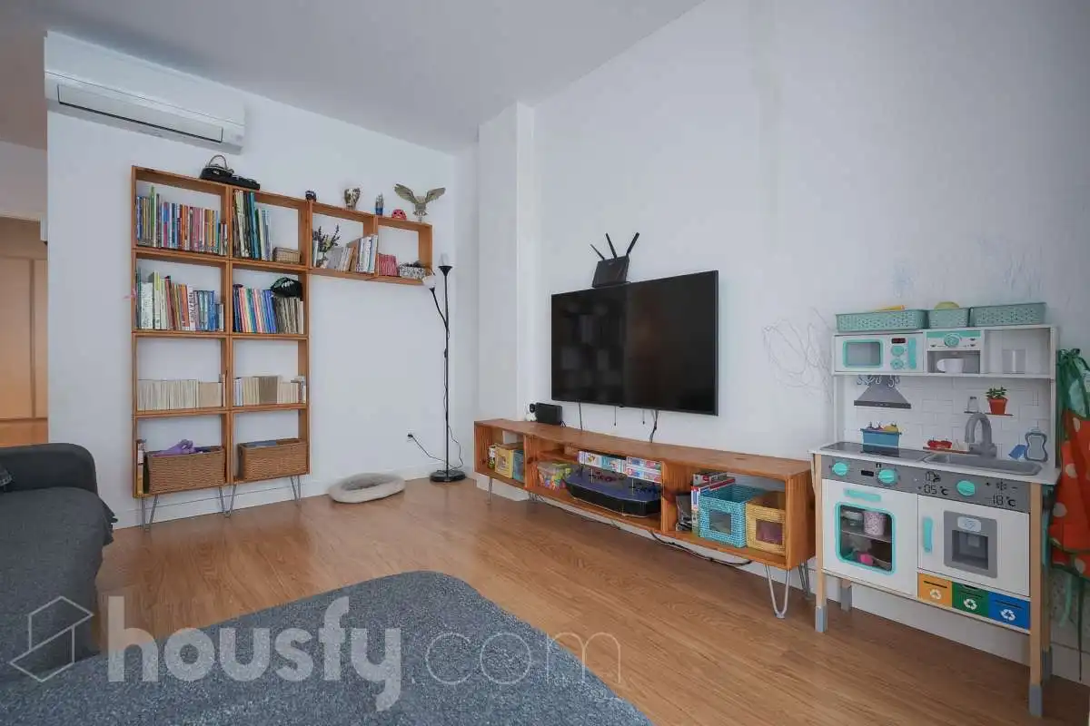 Wohnzimmer von Einfamilien-Reihenhaus zum Verkauf in San Sebastián de los Reyes mit Klimaanlage, Heizung und Terrasse