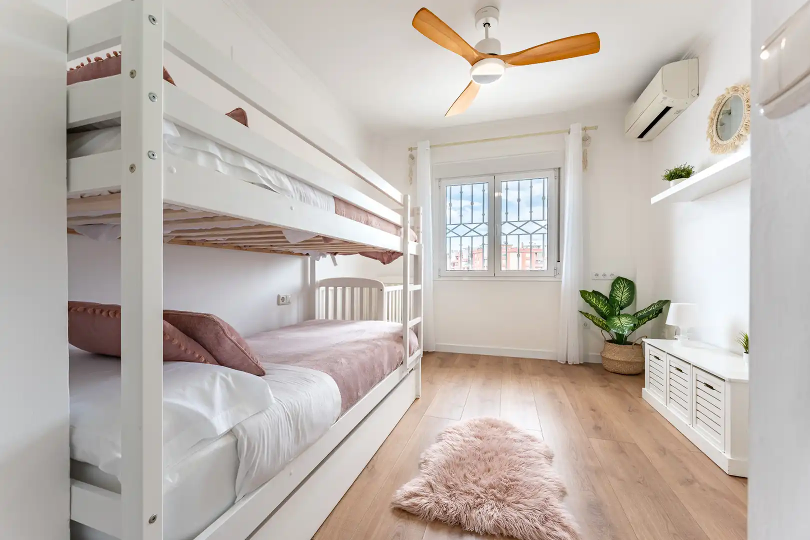 Bedroom of Houses for rent in Fuengirola  with Air Conditioner, Terrace and Swimming Pool