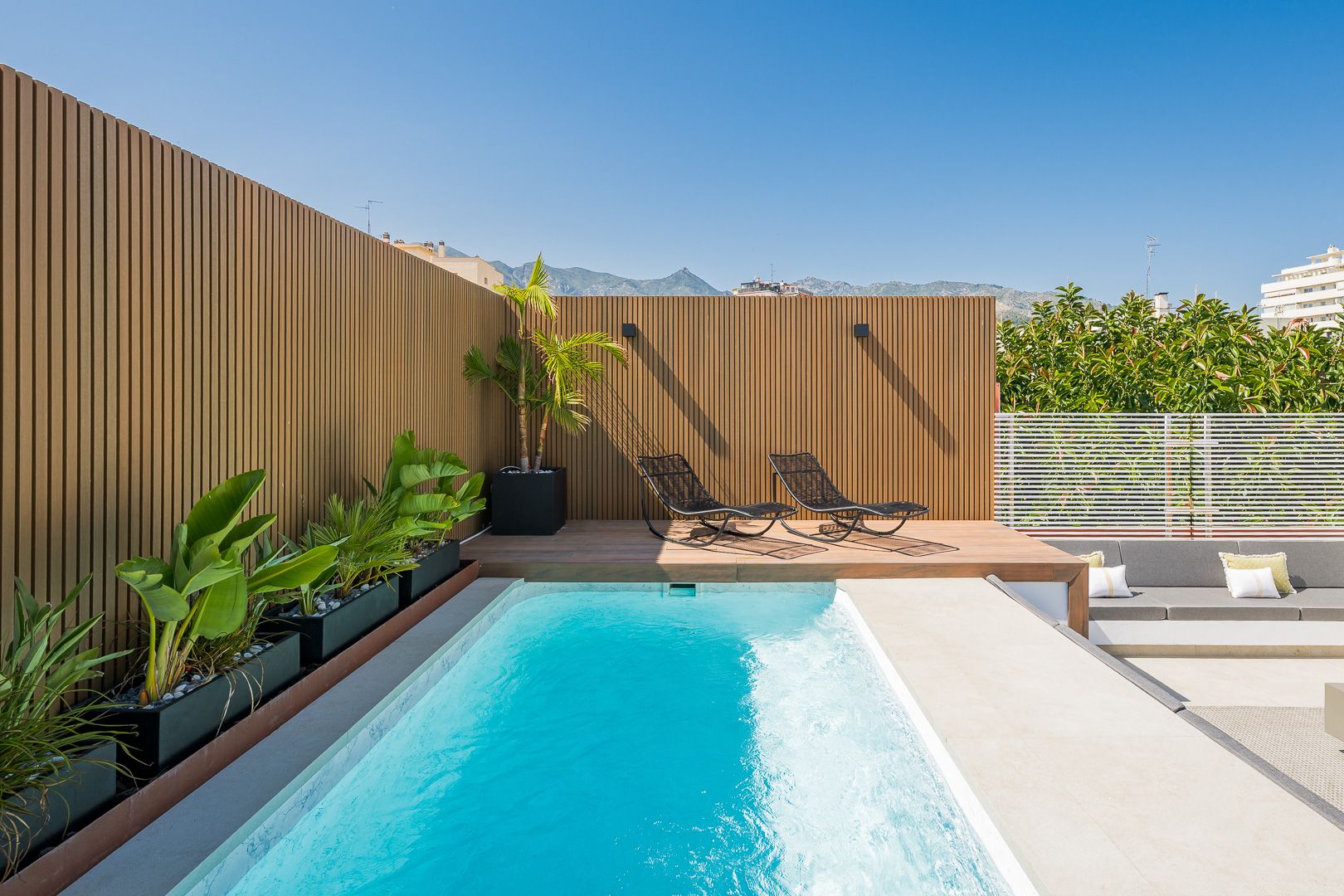 Piscina de Àtic en venda en Marbella amb Aire condicionat, Jardí privat i Terrassa