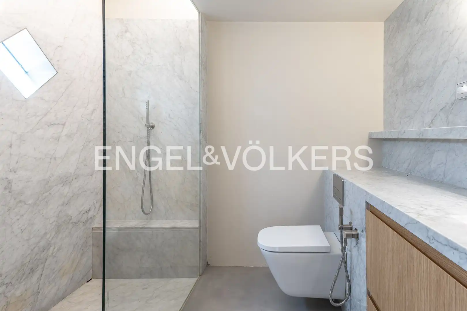 Bathroom of Houses for rent in Barcelona  with Air Conditioner, Heating and Private garden