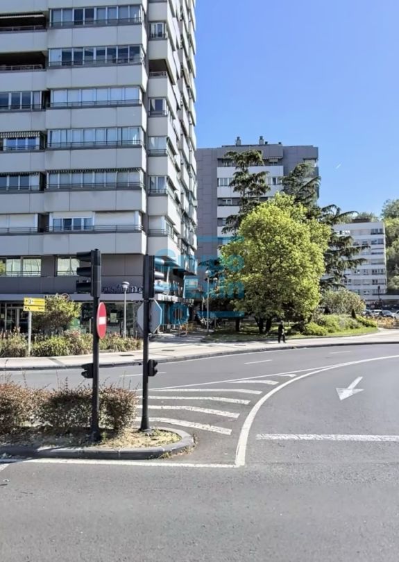 Vista exterior de Pis en venda en Donostia - San Sebastián  amb Calefacció, Piscina i Balcó