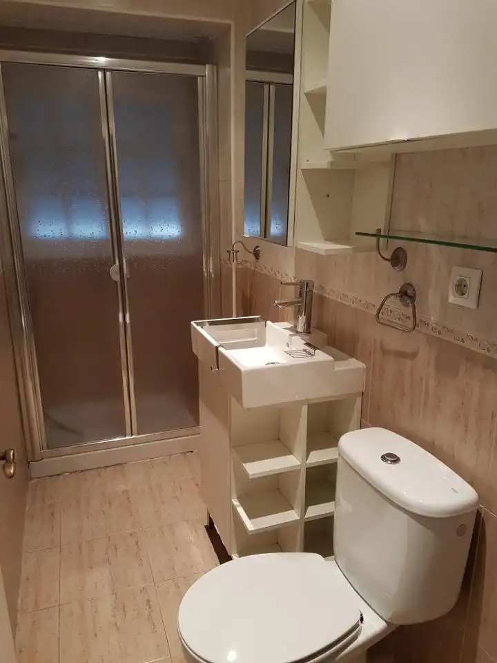 Baño de Piso de alquiler en Sevilla con Aire acondicionado y Amueblado