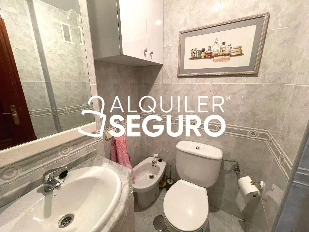 Bany de Pis de lloguer en Madrid amb Aire condicionat, Calefacció i Terrassa