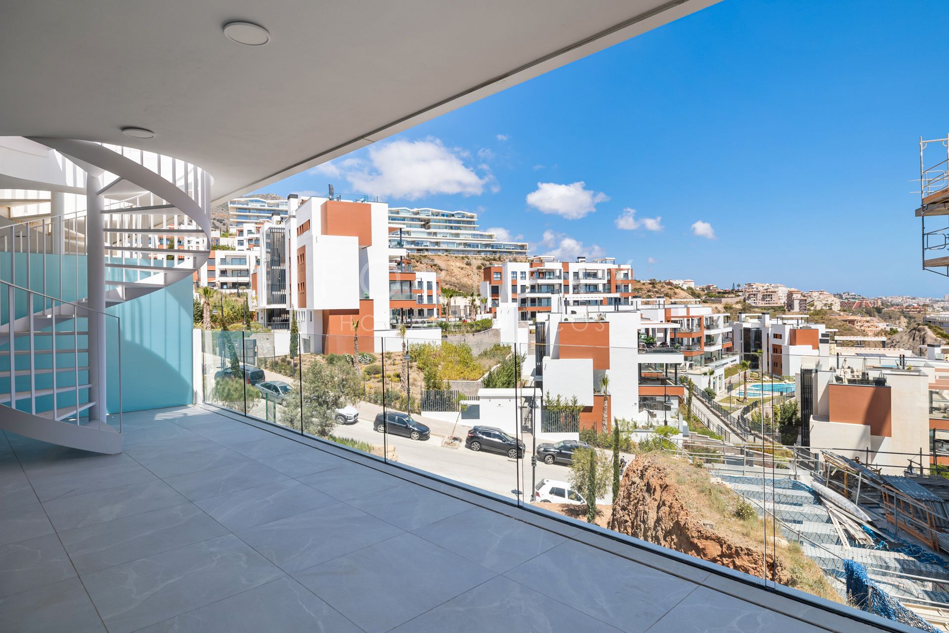 Vista exterior de Àtic en venda en Fuengirola amb Aire condicionat, Terrassa i Traster