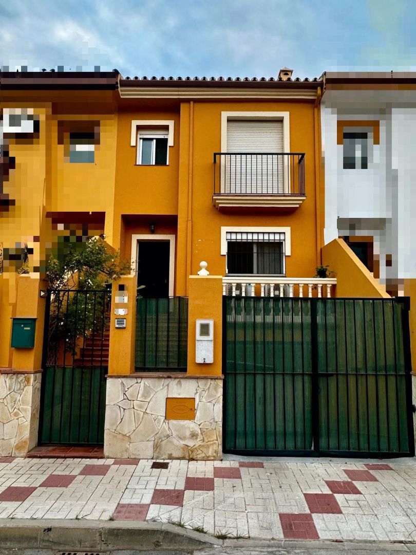 Vista exterior de Casa adosada en venda en Rincón de la Victoria amb Aire condicionat, Parquet i Terrassa
