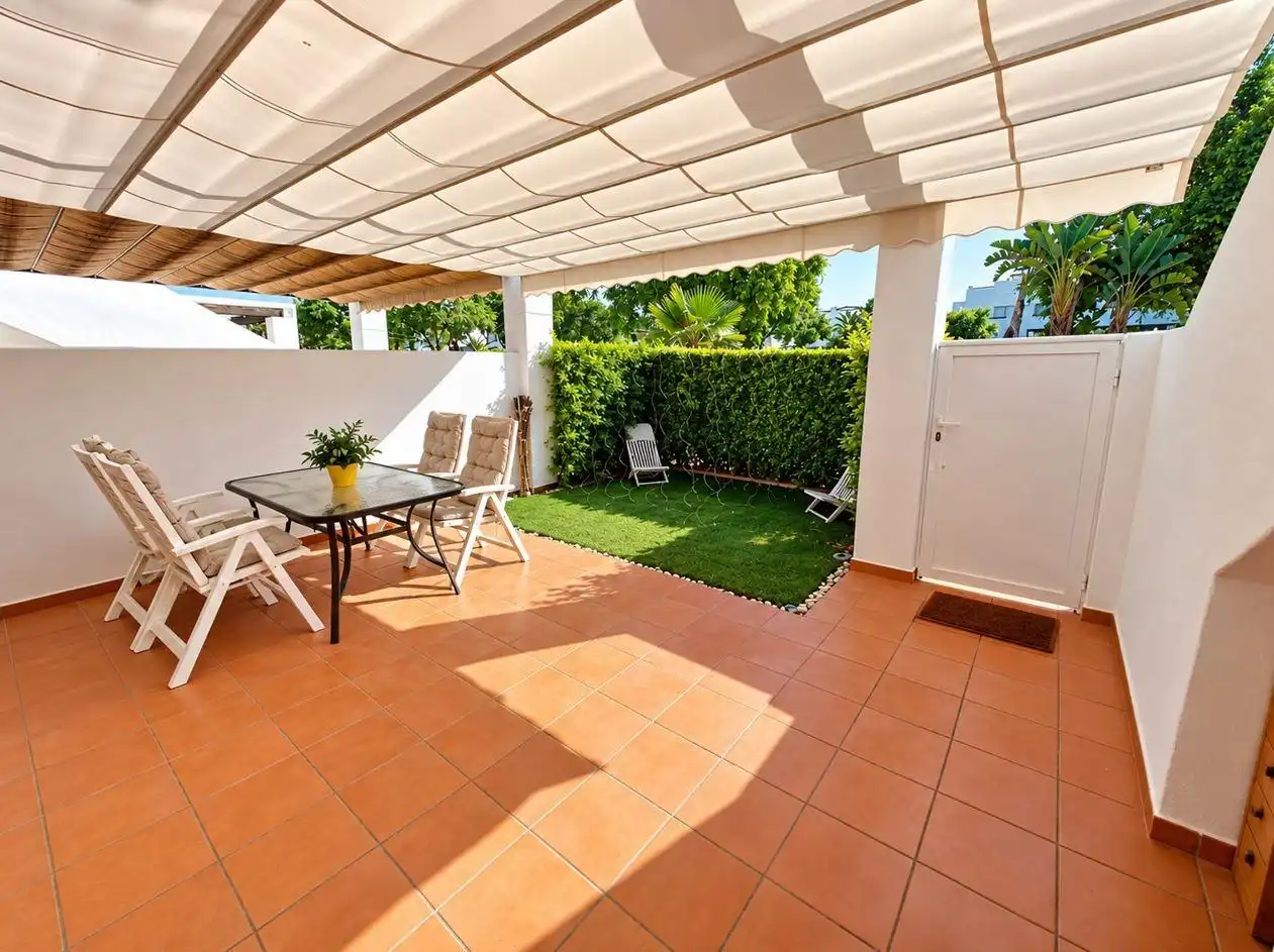 Terrasse von Einfamilien-Reihenhaus zur Miete in Alhama de Murcia mit Klimaanlage, Heizung und Privatgarten