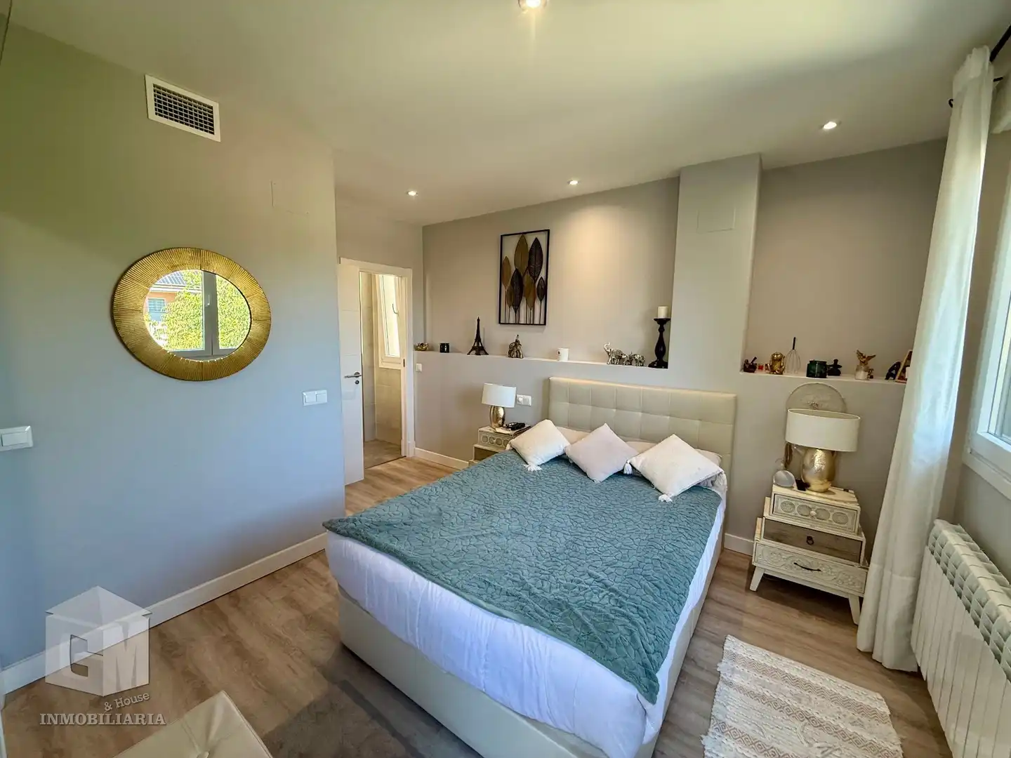 Schlafzimmer von Einfamilien-Reihenhaus zum Verkauf in Arroyomolinos (Madrid) mit Klimaanlage, Heizung und Privatgarten