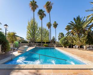 Piscina de Casa o xalet en venda en  Granada Capital amb Aire condicionat, Calefacció i Jardí privat