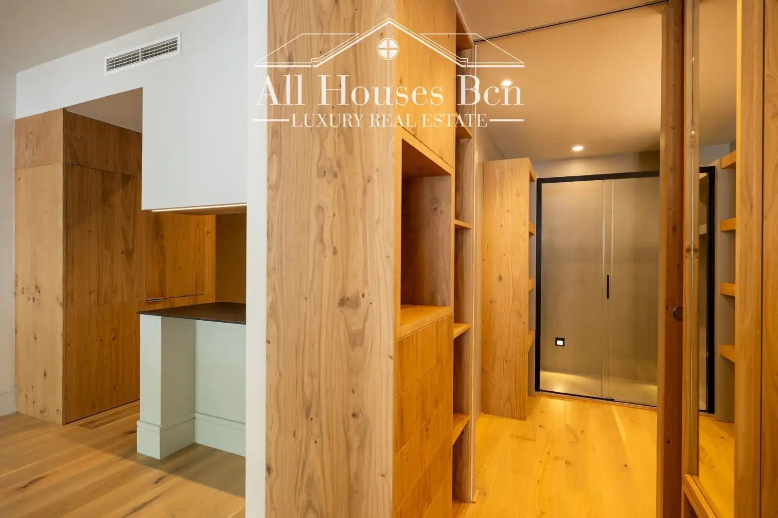 Bedroom of Flat for sale in Barcelona  with Air Conditioner, Heating and Parquet flooring