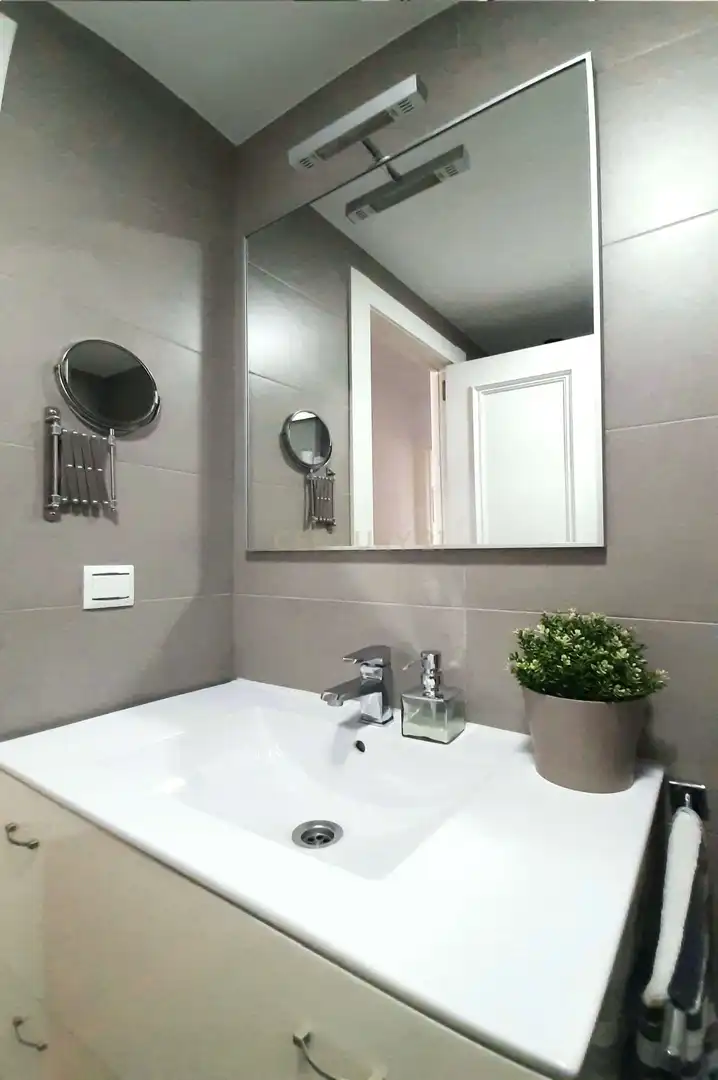Bathroom of Flat for rent in Málaga  with Air Conditioner, Oven and Washing machine