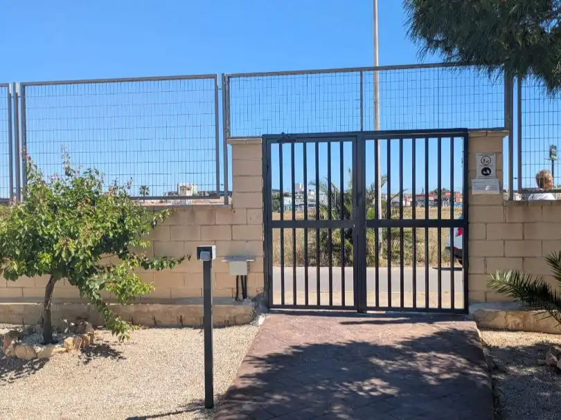 Vista exterior de Casa o xalet de lloguer en Zona Carrefour - Urbanizaciones