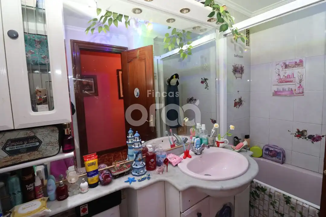 Badezimmer von Wohnung zum Verkauf in Santurtzi  mit Heizung und Möbliert