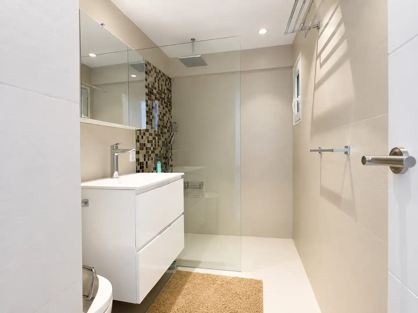 Badezimmer von Wohnungen zur Miete in Calvià mit Klimaanlage, Heizung und Privatgarten