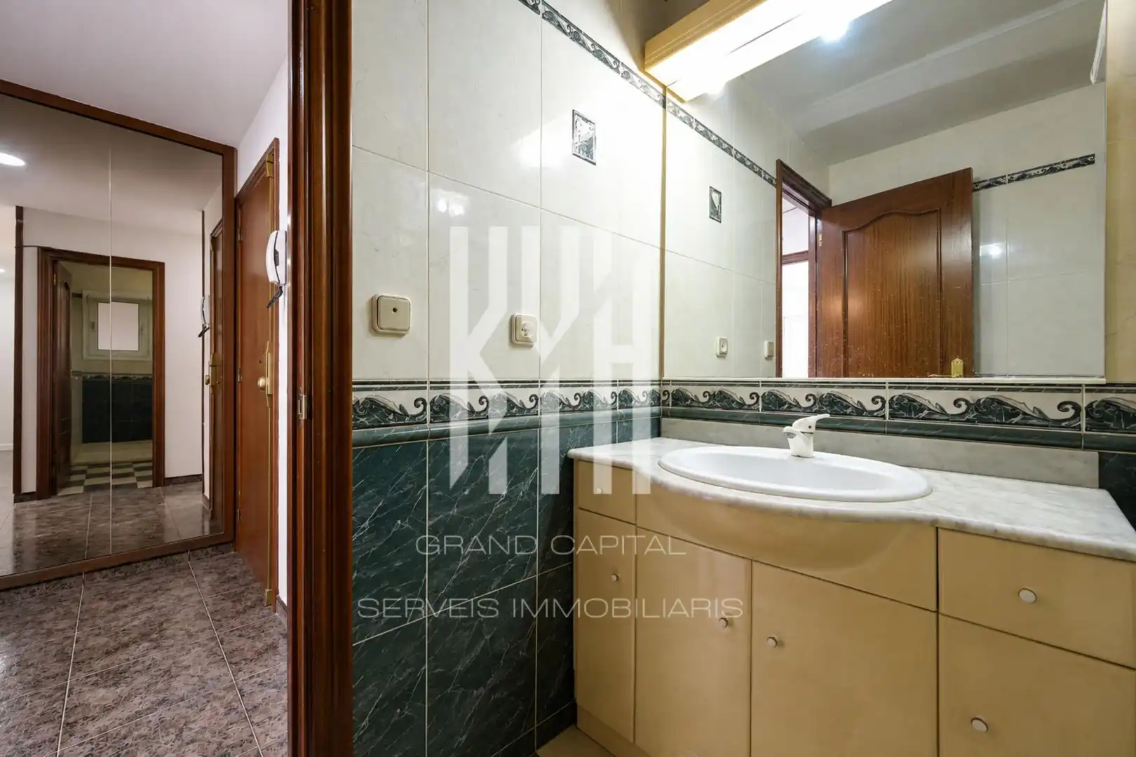 Bathroom of Flat for sale in Salt  with Balcony
