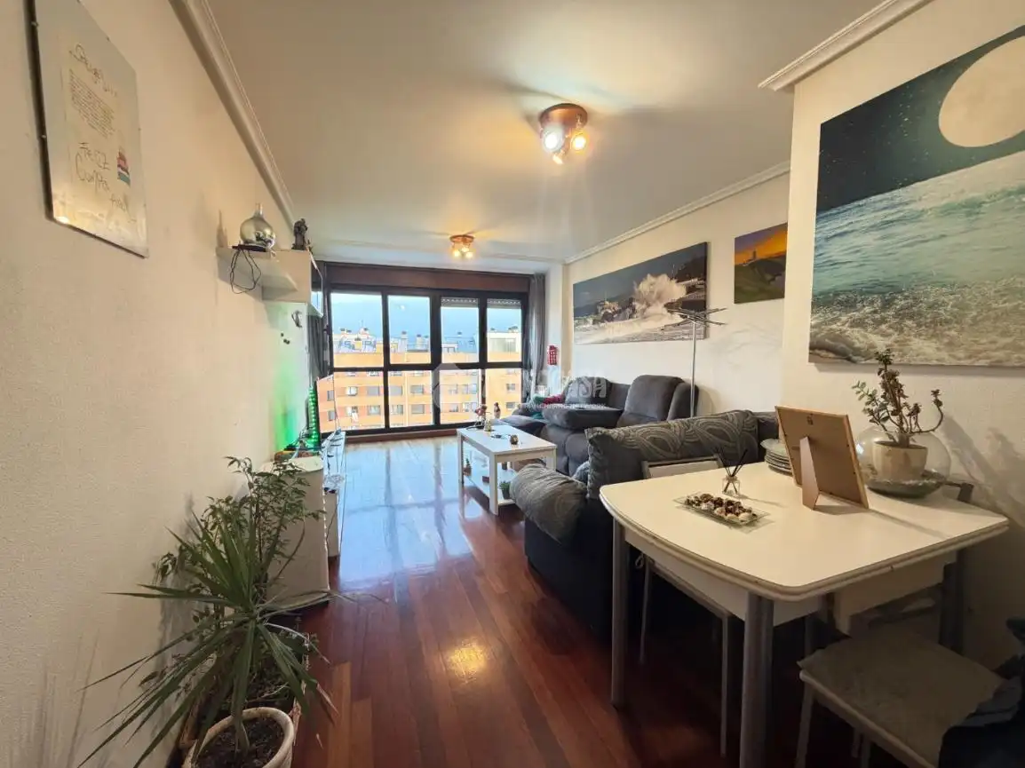 Sala de estar de Piso en venta en Santander con Calefacción, Trastero y Amueblado