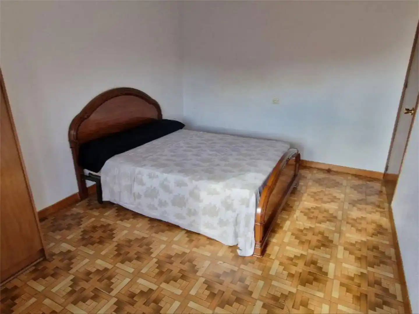 Dormitori de Casa o xalet en venda en Pinofranqueado amb Jardí privat, Traster i Moblat
